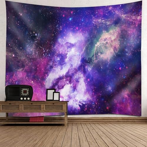 Tenture violette galaxie pour masquer un mur vide et décorer un studio