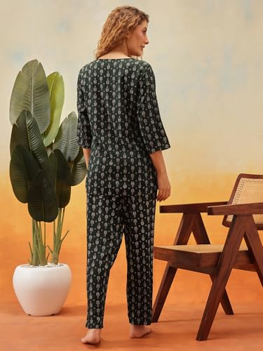 Image of Clovia Women's Rayon Printed Top & Pyjama Set