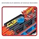 Hot Wheels - 2:1 Autorennbahn zu Transporter, inkl. 3 Spielzeugautos, mit Doppelstarter, Auslösefunktion und Weiche, Platz für 20 Autos, Spielzeug ab 4 Jahre, HGH33
