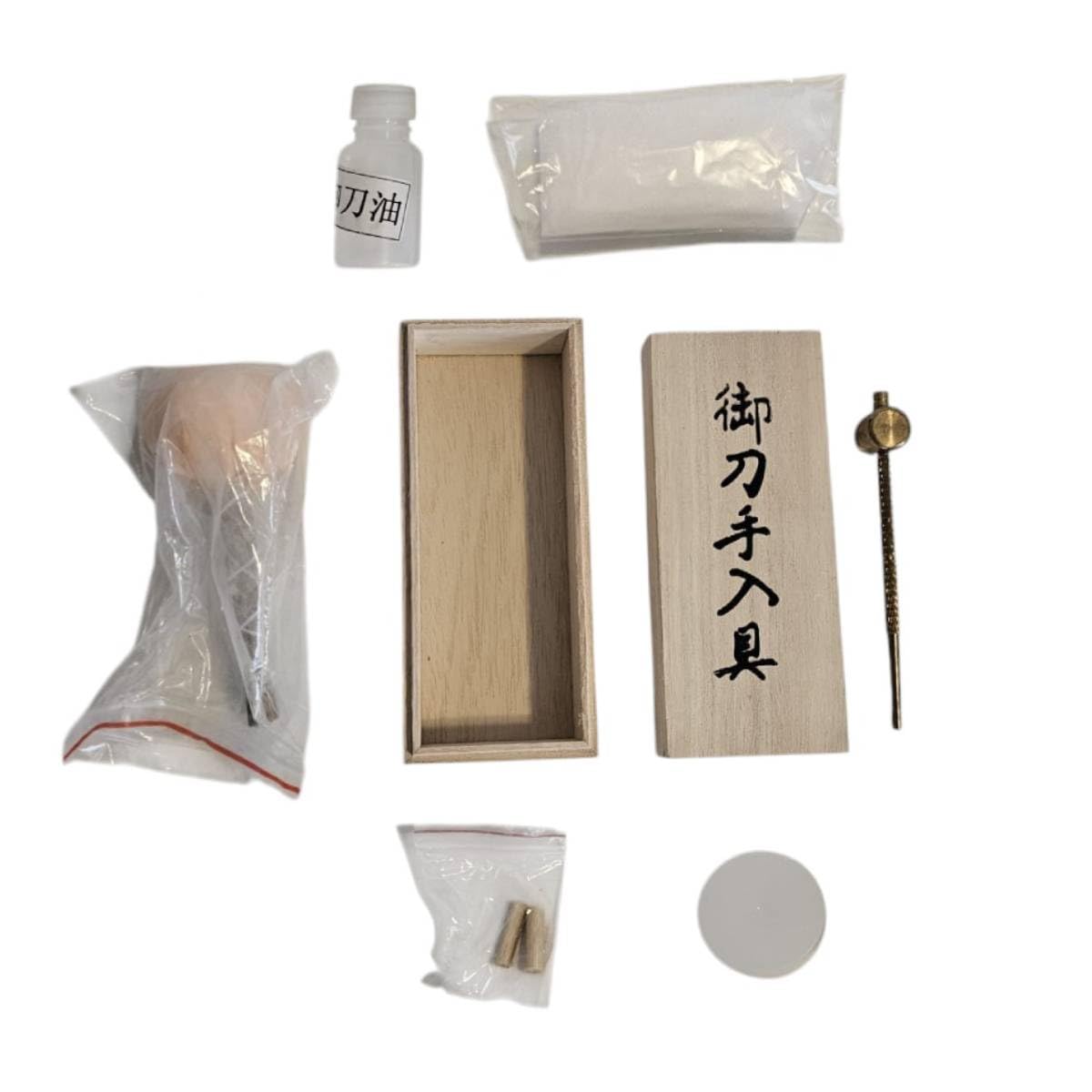 Kit di manutenzione e pulizia per Katana in scatola di legno – Include Choji Abura, Uchiko, Mekugi in bambù, Mekugi-Nuki, Nuguigami – Pulizia e cura tradizionali per spade Samurai