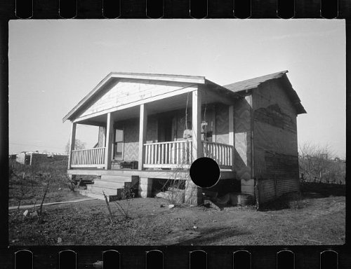 HistoricalFindings Photo: Homes,hosues,Fences,Steps,porches,railings,Carl Mydans,1935