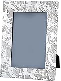 [Cadeau Idéal] – Ce cadre photo simple moulé de taille moyenne, avec motif de plumes de paon en relief 6 x 4 pouces, est un cadeau idéal pour toute célébration – qu'il s'agisse d'un cadeau d'anniversaire, d'un cadeau de célébration ou même simplement pour vous faire plaisir, l'article en étain est parfait! Livré dans un coffret cadeau avec couvercle et base.