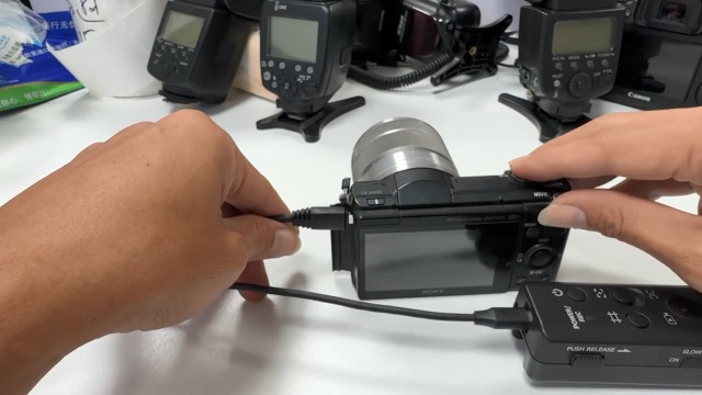 JJC Cable de conexión dedicado de 5 m SR-F2 TP-F2 TP-F2K TPR-M1 TPR-U1 mando a distancia, cable multiterminal de PVC compatible con cámara/videocámara Sony con conector multiterminal