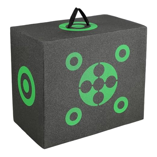 VEVOR Archery Target Block, 16"x18" All-Side Bow Target Block, Outdoor Portable Archery Target with Carry Handle, Easy Arrow Removal, Great Visibility, Lightweight, Easy to Transport, Black