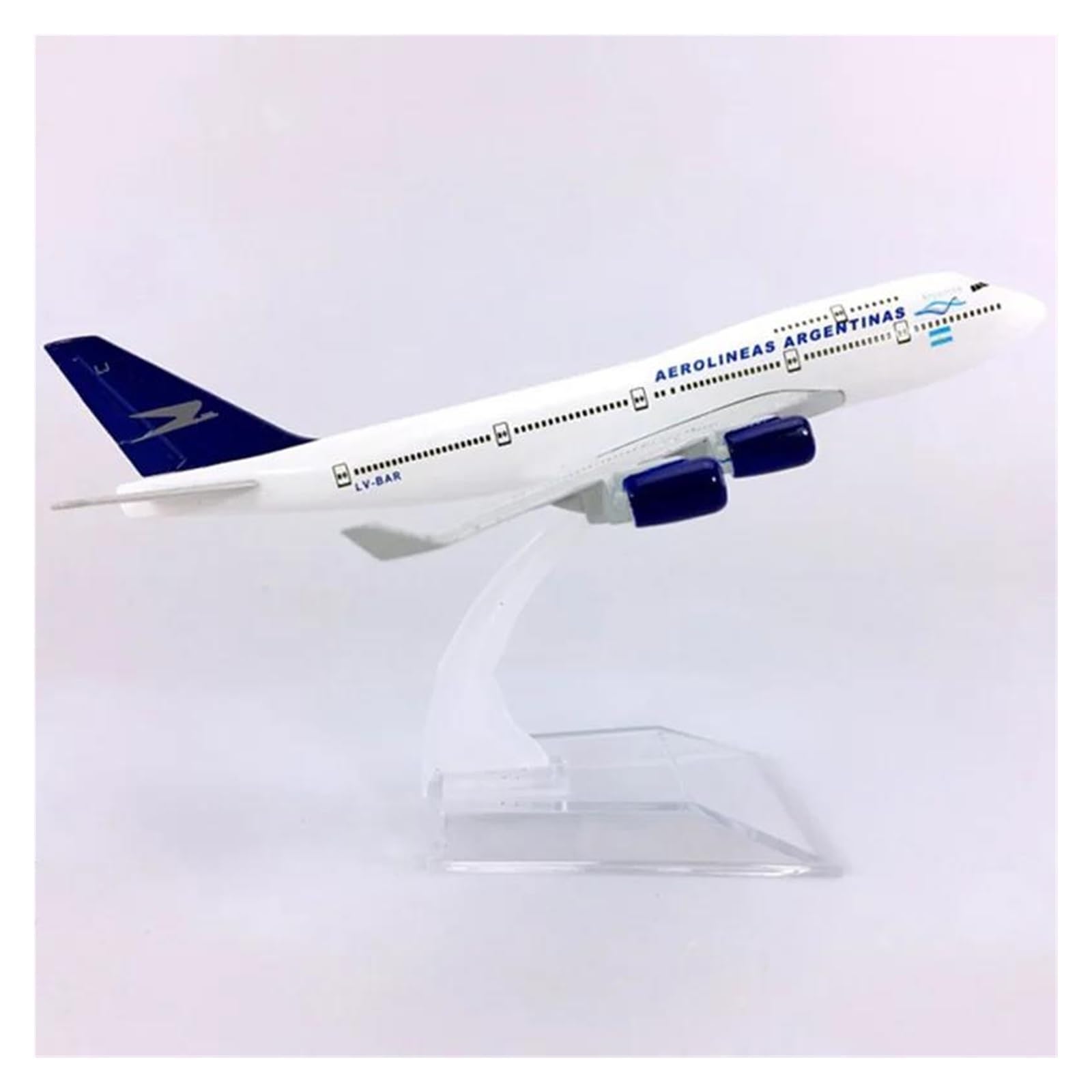 Modelo de avión B747-400 ideal para decorar oficinas y estudios con base de metal de 16CM
