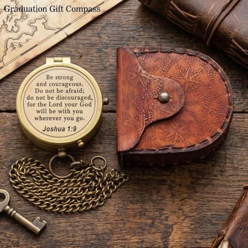 Brújula de latón vintage grabada con la frase 'Sé fuerte y valiente' Josué 1:9, regalo cristiano inspirador para mujeres y hombres miniatura 2