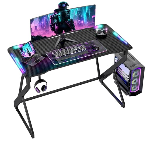 BEXEVUE Scrivania Gaming 100x50 cm con LED RGB Armor, Tavolo PC in Fibra di Carbonio con Telaio a Z, Gancio per Cuffie, Montaggio Facile, Nero