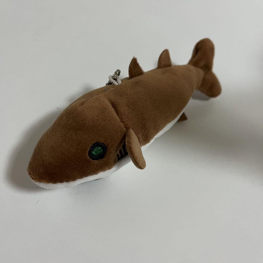 チョコミントカラー　サメぬいぐるみ 茶色のマフラー付き Amazon.co.jp: ガチャ ガシャ ダルマザメ サメ ぬいぐるみ ボール
