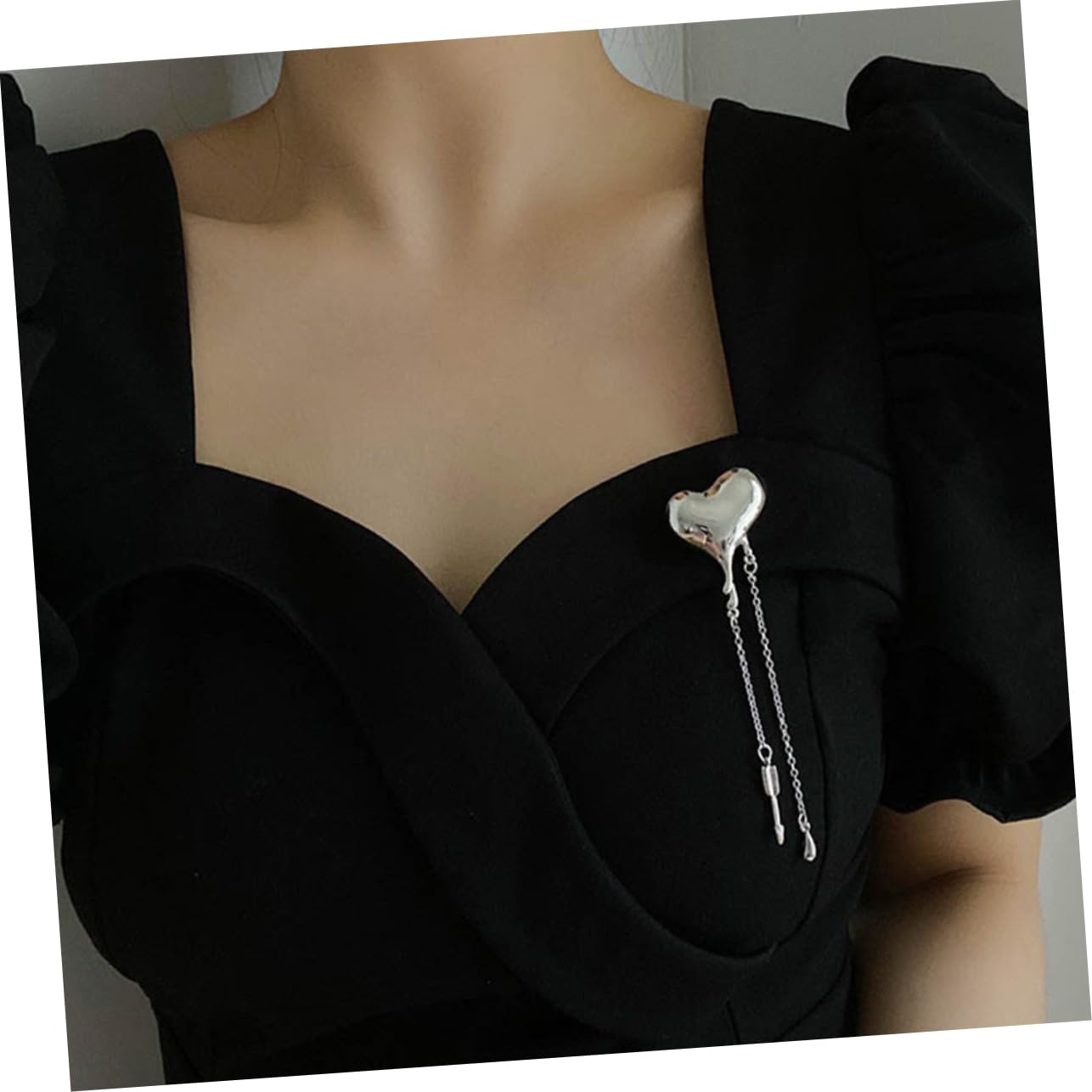 FRCOLOR Herz Brosche Kette Damen Anstecknadel Herzform Elegantes Accessoire für Anzüge Kleider Blusen Perfektes für Frauen zu Besonderen Anlässen