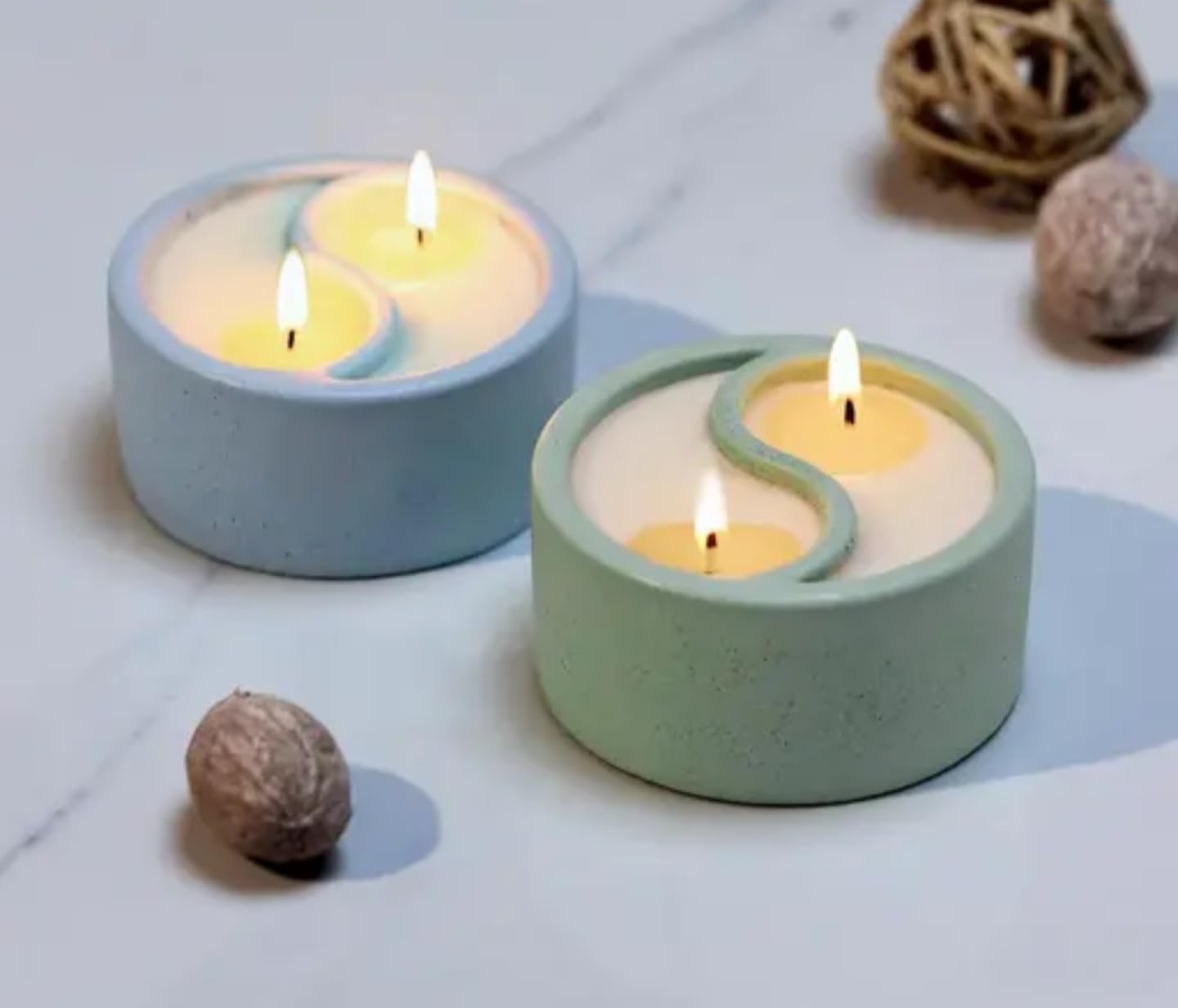 Bougies chauffe-plat en béton bicolore au design minimaliste pour une déco moderne