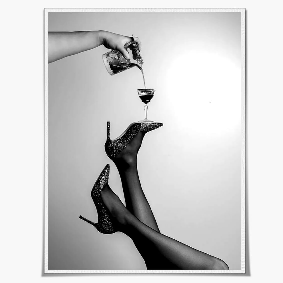 額装品/High Heels/フォト/アート/ポスター/インテリア Amazon.com: Trendy High Heels Vintage Black and White Bar Cart