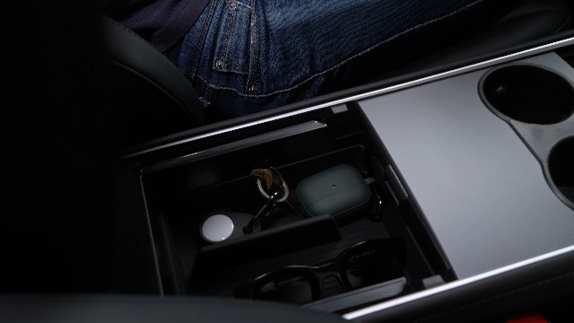 Spigen Tesla Model 3 2021-2023 and Y (~2024) Armrest Centre