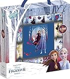 Ein Must-have für alle Eisköniginnen-Fans, die großartige Stickerbox mit über 1.8000 Stickern und einem Aufklebehintergrund!