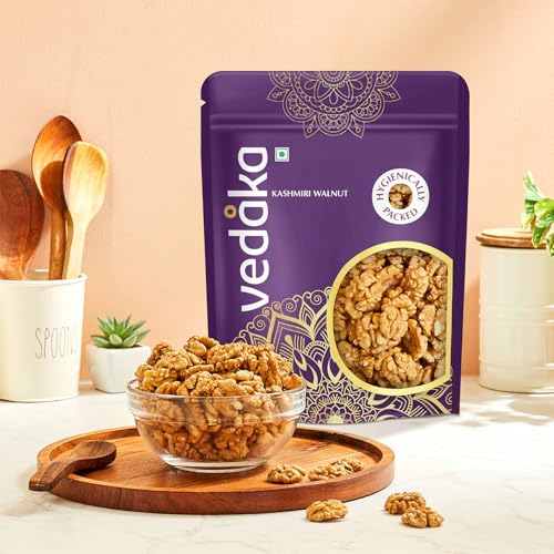 Image of Amazon Brand - Vedaka Walnut Kernels (Kashmiri Walnut) (500 G) | Walnut Without Shell | 100% Natural | Travel Snack | Indian Snack
