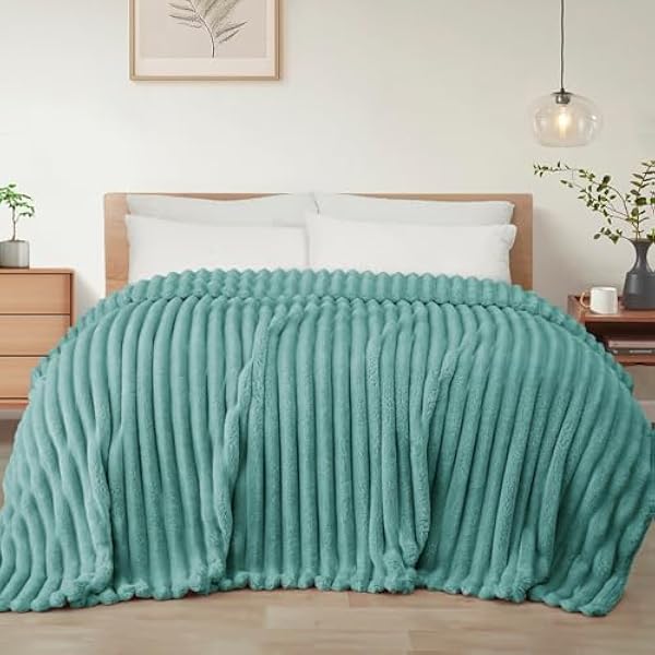 Exclusivo Mezcla Flanelowy koc polarowy w rozmiarze king size, super miękki żakardowy koc 3D, w paski, lekki, puszysty, przytulny koc na każdą porę roku, 230 x 265 cm, koc celadonowy
