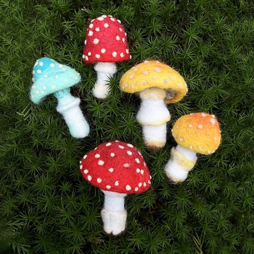 Bergin & Bath Needle Felting Kit, Toadstools - Adult Art Craft Kit for Beginners - Planet Friendly Wools - Image 6