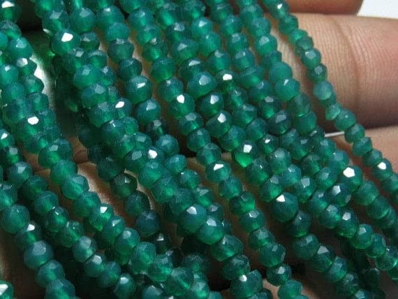 Onyx vert micro-facetté LKBEADS résout vos manques d'éclat : perles régulières 3.5mm de 35cm