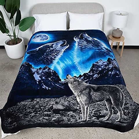 Dawhud Direct Howling Wolf Fleece Blanket for Bed, 75 x 90 inches Queen Size Wolf Fleece Throw Blanket for Men, Women and Kids - Super Soft Plush Wolf Blanket Throw Cover