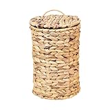 Accent décoratif de forme arrondie : dotée d'un contour arrondi, cette poubelle décorative de salle de bain intègre un tissage de jacinthe naturelle pour améliorer l'esthétique du bureau à domicile. Il fonctionne non seulement comme une solution de gestion des déchets, mais également comme un accessoire de rangement multifonctionnel, gardant les espaces bien rangés tout en ajoutant du charme aux salles de bains, aux bureaux ou aux espaces de vie sans effort.