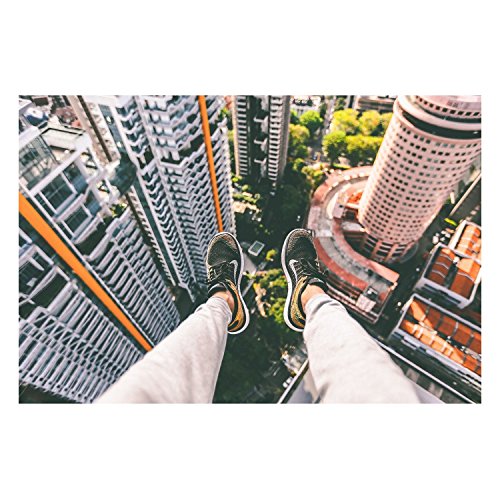 Poster les pieds dans le vide 91x135cm grand format pour une ambiance loft urbain
