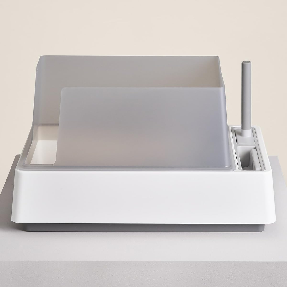 Tuft & Paw Cove Litter Box, High Sided Open Top Designer Litter Box for Large Cats, Built-in Scoop, Brush & Dustpan, Anti-Stick Plastic, Privacy Walls