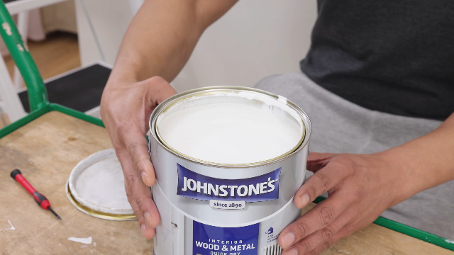 Johnstone's - Quick Dry Gloss Finish - Brilliant White - Water Based - Interior Wood & Metal - Radiator Paint - Low Odour - Dry In 1-2 Hours - 13m2 Coverage Per Litre - 1.25 L
