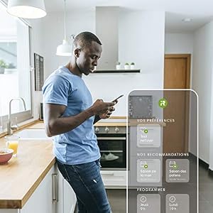iRobot Roomba 960, aspirateur robot avec forte puissance d’aspiration, 2 brosses anti-emmêlement, idéal pour animaux, capteurs de poussière, parfait sur tapis et sols, connecté, programmable via app