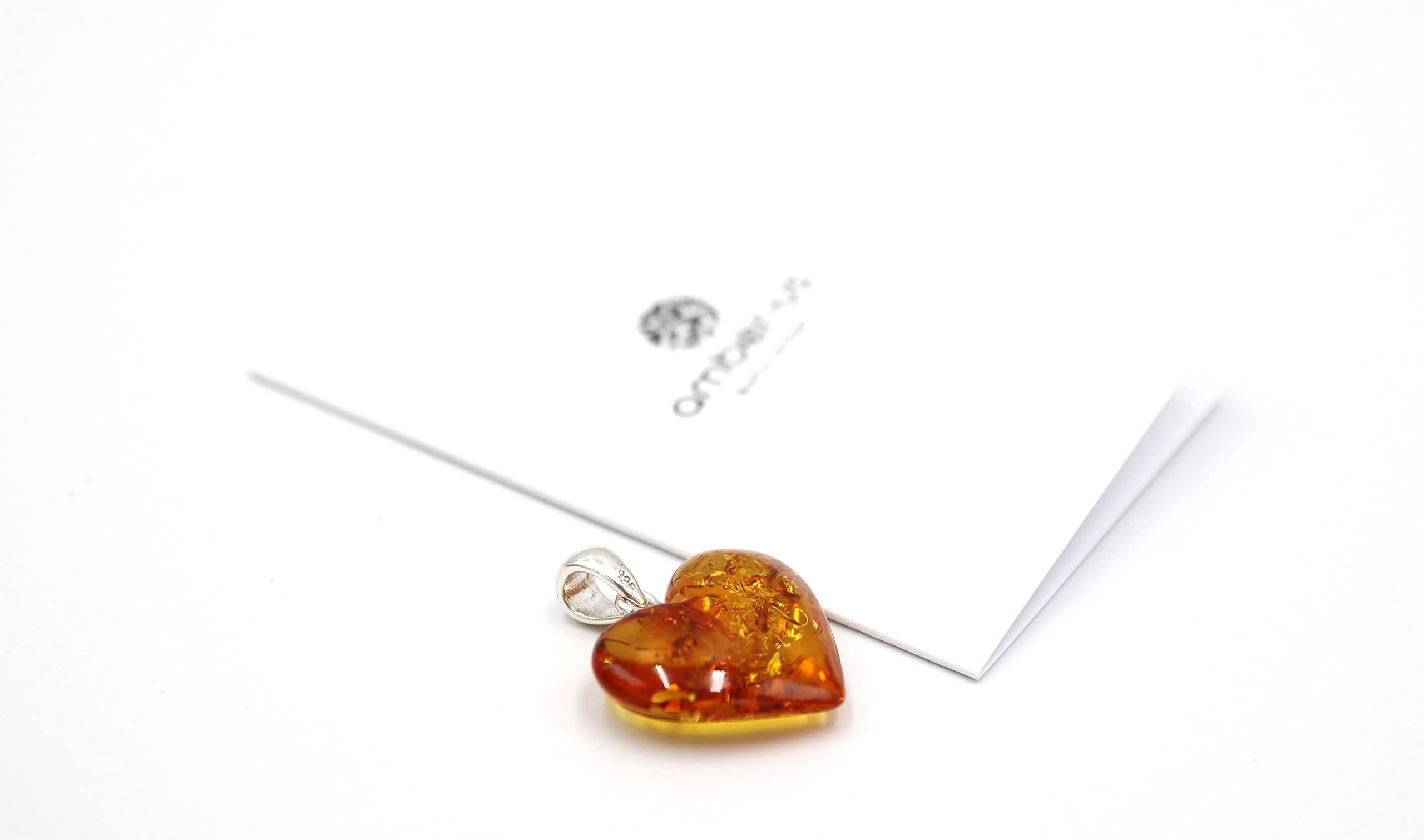 Ciondolo a forma di cuore in ambra baltica color cognac, con fiocco in argento Sterling 925