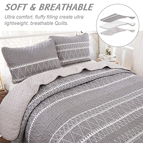WONGS BEDDING Grey Quilt Set Queen, Boho Striped Triangle Printed Bedspread Coverlet Set, 3 Pieces (1 Quilt + 2 Pillowcases), Soft Microfiber Lightweight Bohemian Bedding Quilt for Summer 90"x96"
