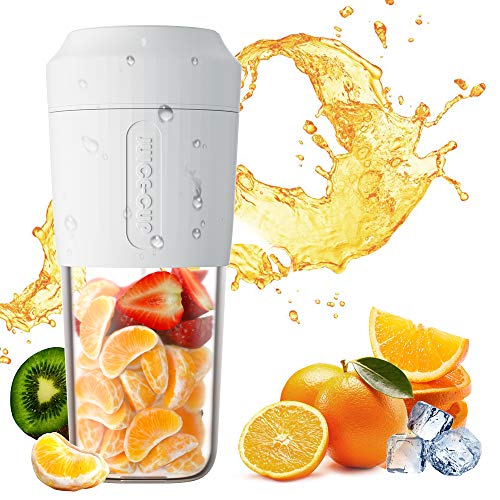 そんな常識を打ち破ってくれるのが、こちらの、タンブラーサイズのミニミキサー。
カットした果物や野菜を詰め込んでおけば、好きな時に好きな場所でスイッチを入れるだけで、出来立てのスムージーがあっという間に飲めちゃうんです!