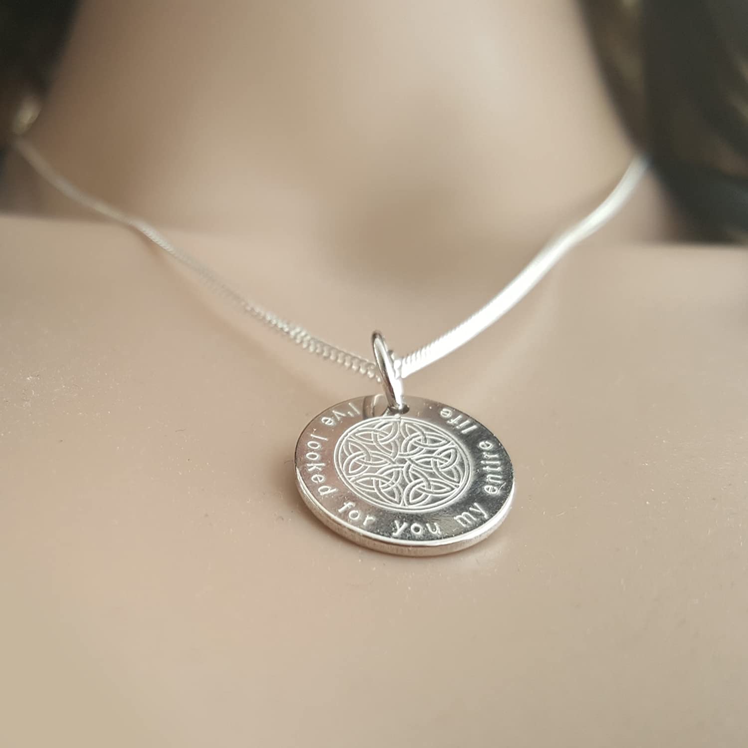 Keltischer Knoten Anhänger mit Gravur, 925 Silber Halskette