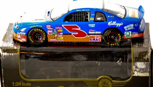 Prcision Revell #4436 1/24 diecast #5 Labonte Kellogs Monte Carlo