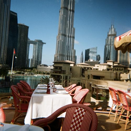 MNDR35 Reusable 35 mm Film Camera with Kodak Gold 200 Film (24 Exp) & Built-In Flash – 28 mm f/8 Lens – Retro Analog Point & Shoot for Everyday Photography (Black/Blue)