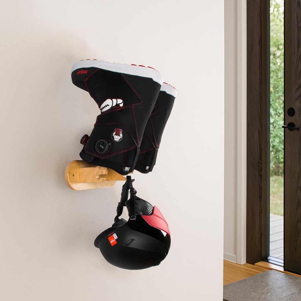 John Paddle Wandhalterung für Skischuhe & Snowboardboots – aus Birkensperrholz – nachhaltiger Holzhalter mit Haken für Helm und Skiausrüstung (1 Paar Schuhe)