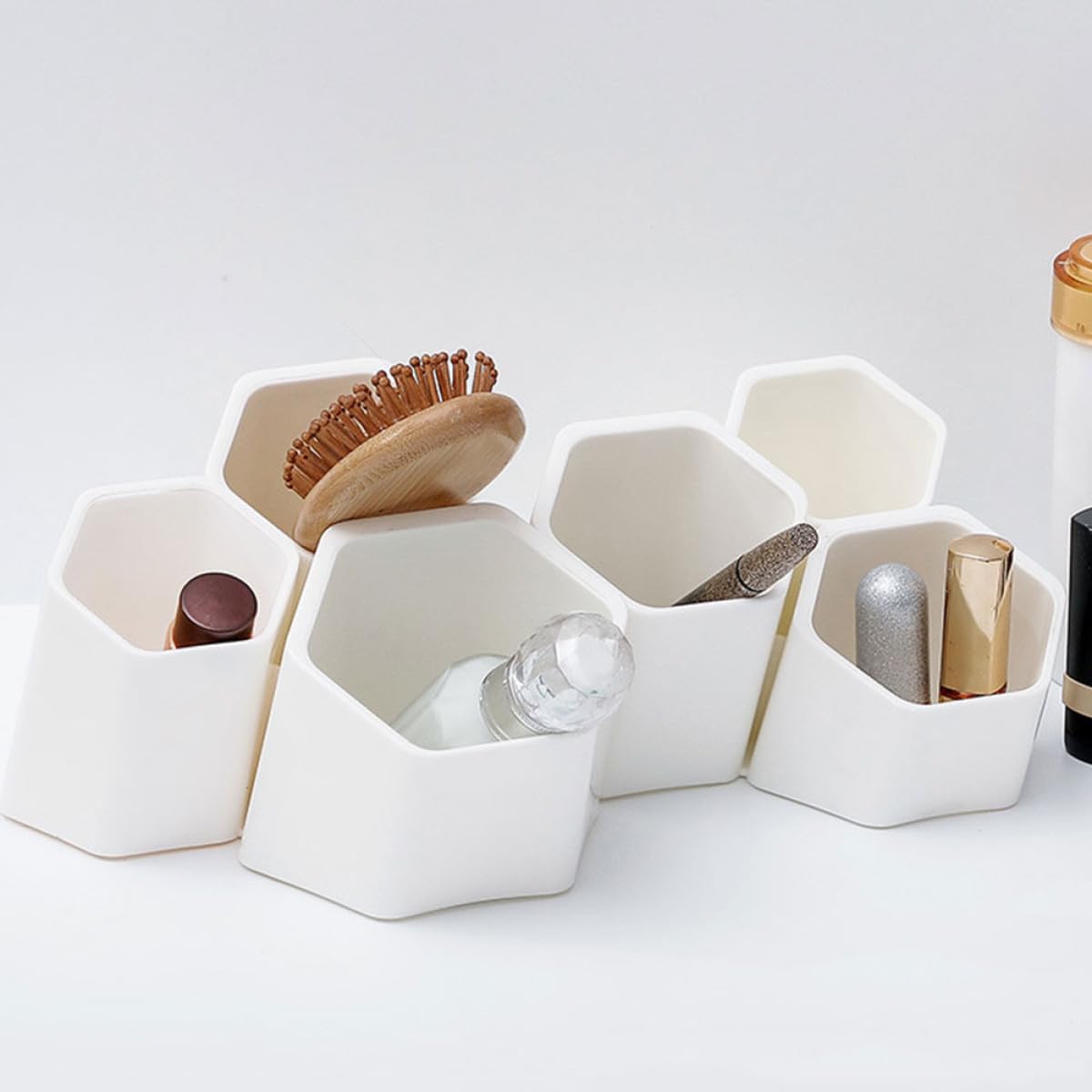 Contenitore a Parete Multifunzione per Penne e Pennelli, Set 6 Pezzi in Plastica Bianca, Organizer Scrivania per Studenti e Uso Domestico, Porta Cancelleria Creativo e Salvaspazio