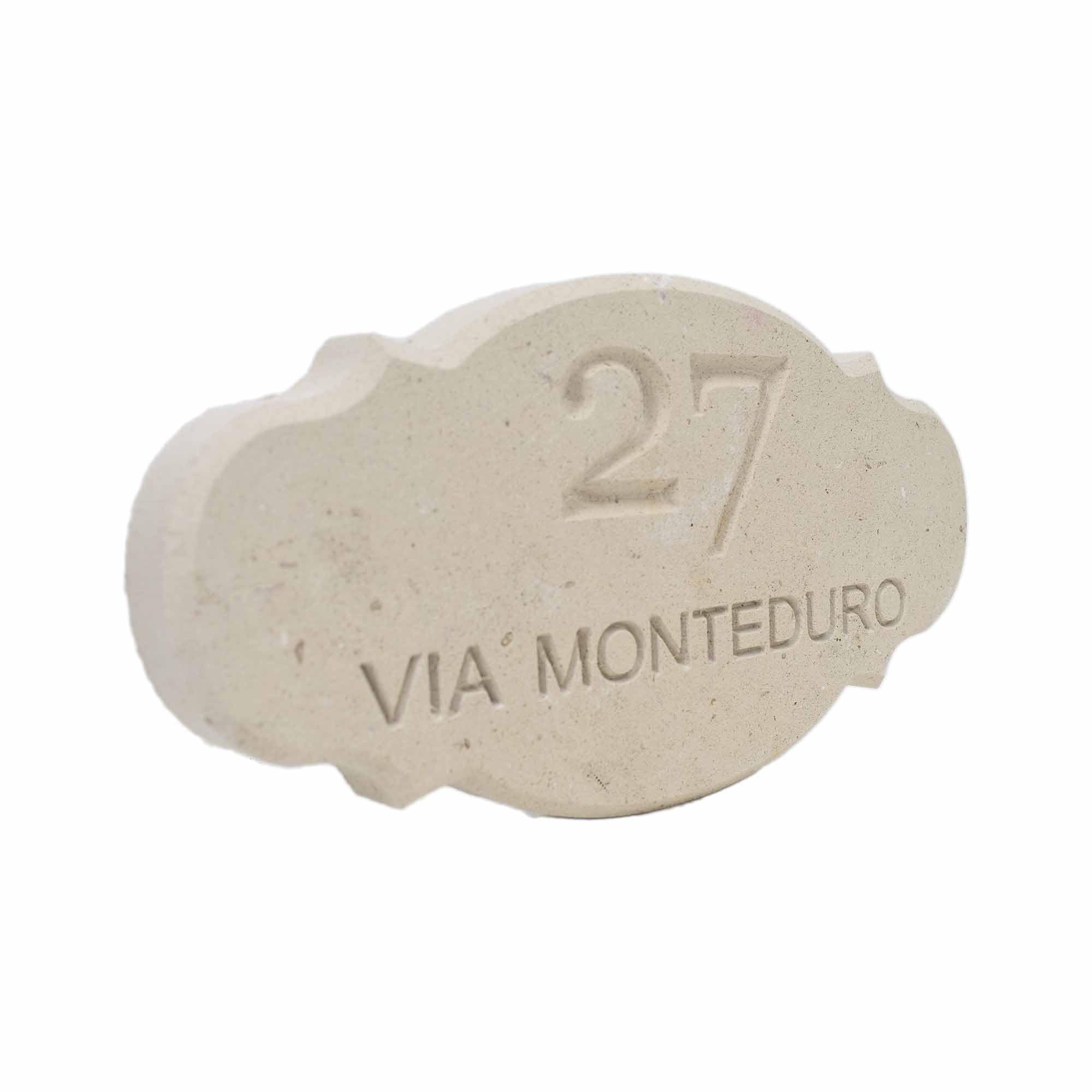 Targa Personalizzata con Nomi/Via in Pietra Leccese, Modificabile con Fori, Targhetta Porta Ingresso con Numero Civico Esterno Made in Italy 19x10H cm - PRODUZIONE MONTEDURO