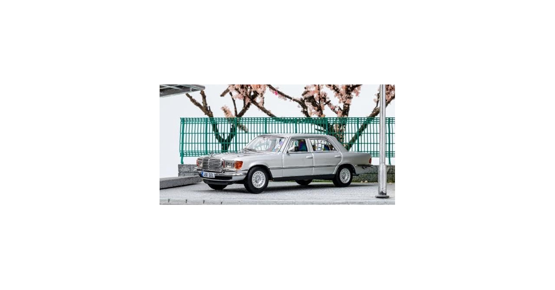 【新品未開封】Maxwell 1/64 メルセデス ベンツ 450SEL 緑 Maxwell 1/64 Scale Mercedes-Benz 450SEL W116 Green Diecast