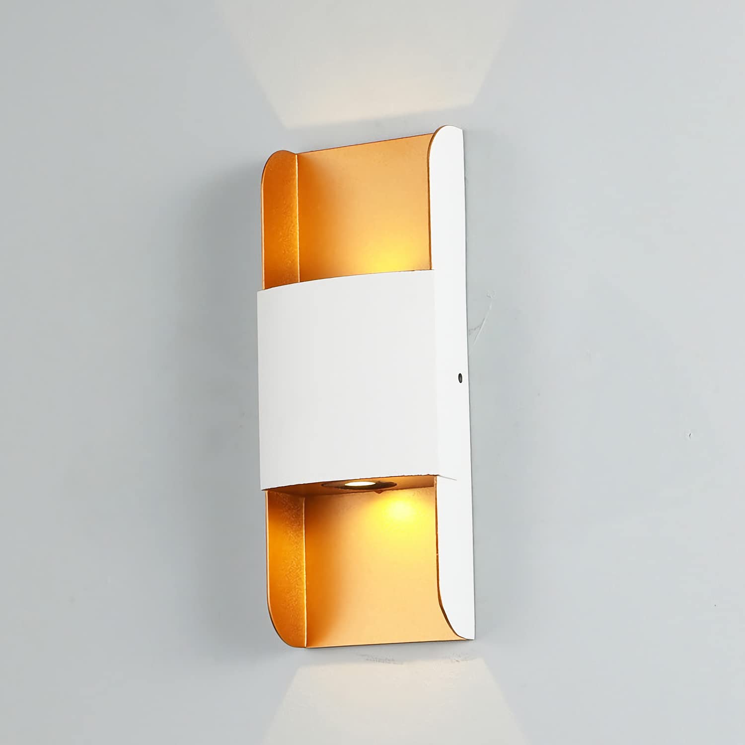 Applique murale LED design pour illuminer votre terrasse et jardin