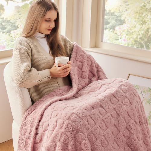 NEWCOSPLAY Super Soft Queen Blanket Pink Premium Silky Flannel Fleece 3D Heart Checkered Lightweight Bed Blanket All Season Use (Pink Heart, Queen(90"x90"))