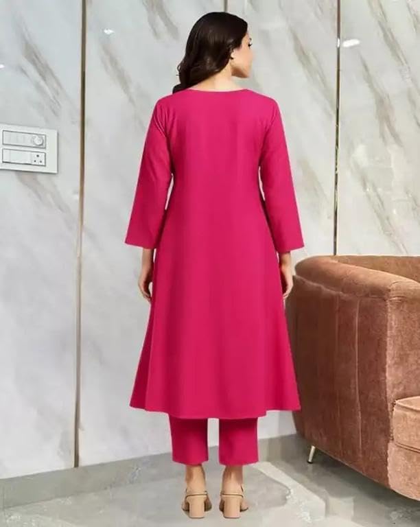 Image of Women's Chanderi Silk Kurti with Rayon Slub Pants & Dupatta | Printed Three-Quarter Sleeve Ethnic Set