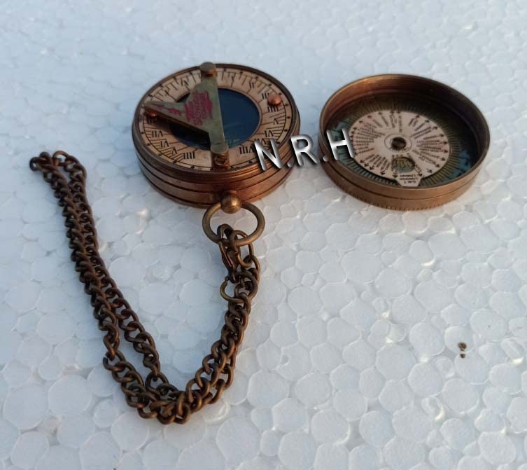 Brújula Antigua de Latón con Estuche de Cuero miniatura 3