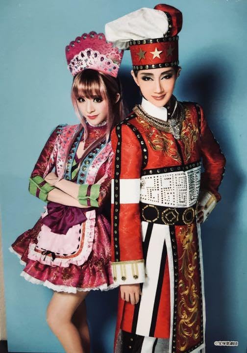 Amazon.co.jp: 元星組トップコンビ紅ゆずる綺咲愛里 宝塚大劇場の全