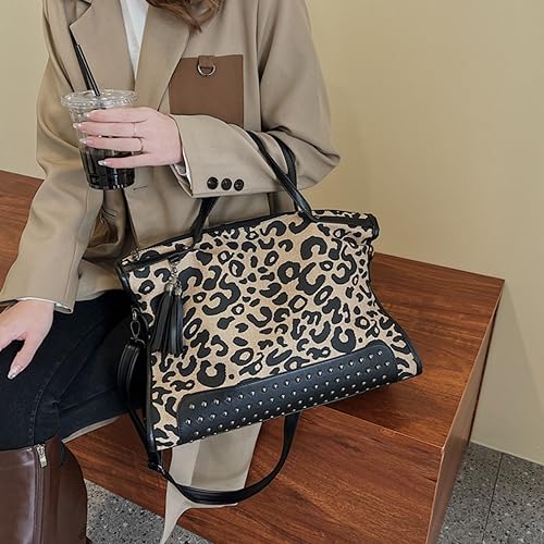 Cartera con estampado de leopardo para mujer, bolso tipo tote con tachuelas, estilo punk, bandolera, hobo con borla y remaches miniatura 4