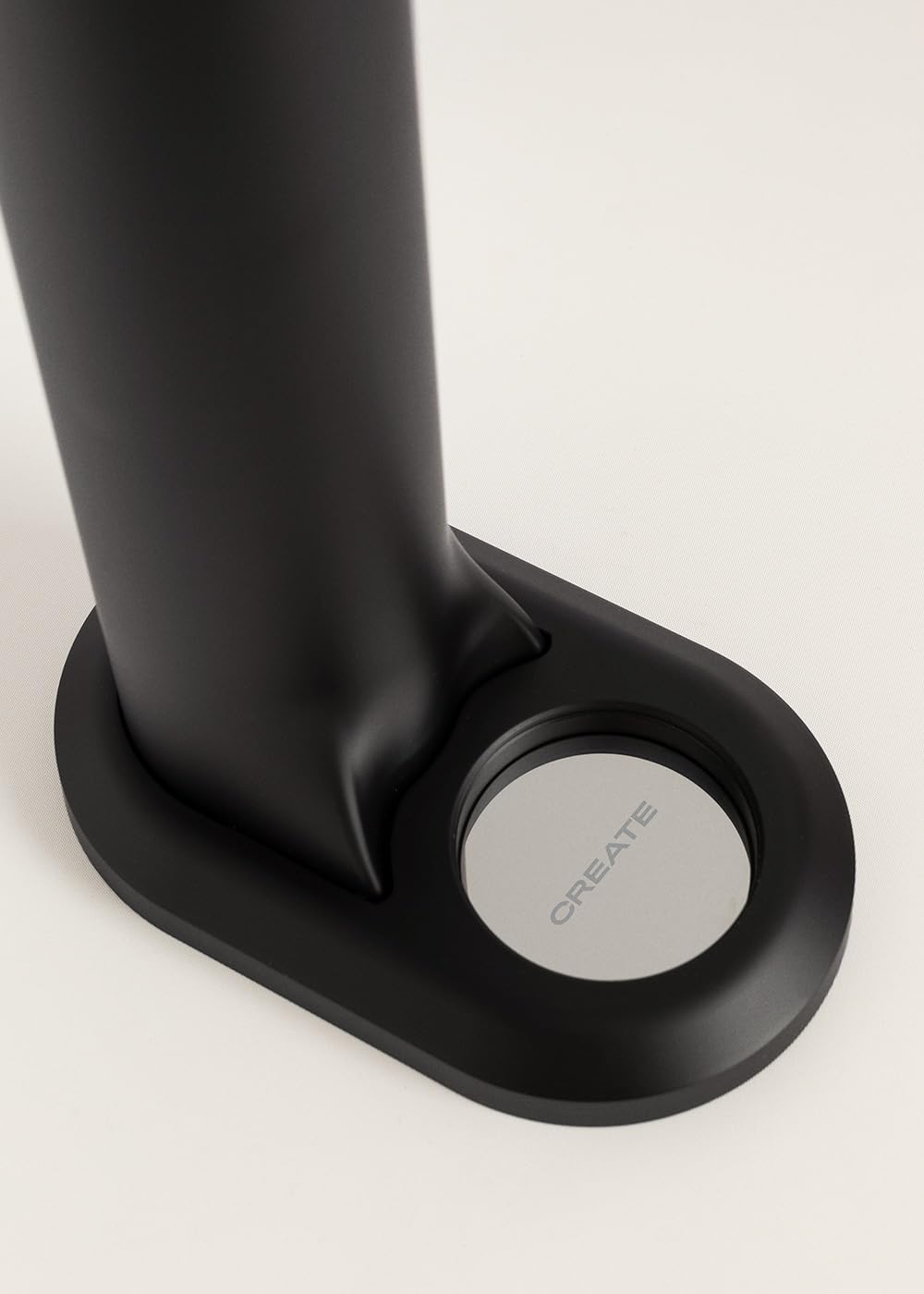 CREATE/SODA MAKER STUDIO/Máquina para hacer agua con gas 1L negro/No incluye cilindros de CO2, carbonata en 4 pasos, botella libre de BPA, sin enchufes