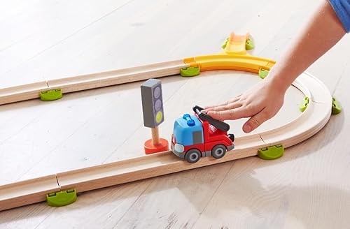 HABA 303844 - Kullerbü – Feuerwehr-Leiterwagen , Motorikspielzeug von 2-8 Jahren , Tolles Zubehör für alle Kullerbü-Bahnen