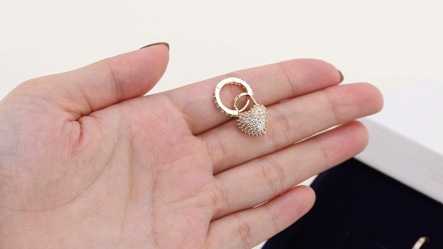 Mode Kleine CZ Diamant Hoop Oorbellen Voor Vrouwen 14K Gouden Bloem Cubic Zirconia Huggie Leverback Studs Hypoallergene Mode Verjaardagscadeau Kerstmis voor Haar Moeder, Kristal, Zirkonia