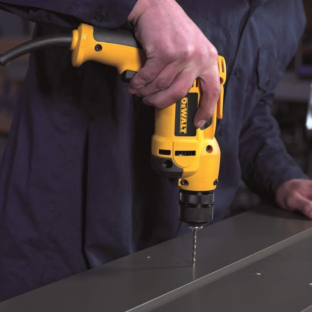 DEWALT 1-Gang Bohrmaschine (701 Watt, 10 mm Vollmetall-Schnellspannbohrfutter, ideal für präzise Bohrarbeiten mit kleinem Durchmesser in Holz und Metall) DWD112S-QS