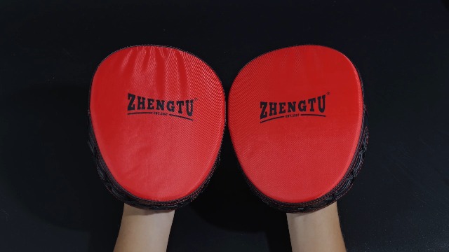 Amazon.co.jp: ZHENGTU ボクシング グローブ ミット セット パンチング