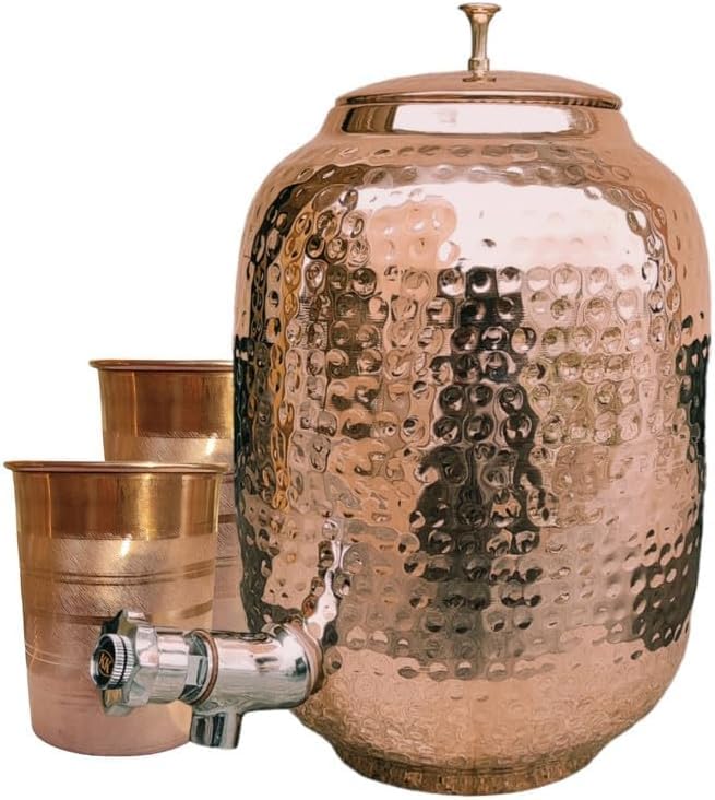 Fashnkart Dispensador de agua de cobre martillado con grifo, 2 vasos de tacto plateado, elegancia y beneficios para la salud, calidad premium para el hogar y la oficina, jarra Matka de 4 litros