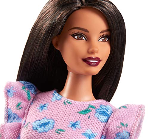 Mattel Barbie FJF43 Fashionista Puppe im rosa Tshirt mit Blumenmuster und blauer Shorts – Bild 4